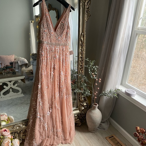 Mac Duggal beaded plunge neck gown - Picture 4 of 9